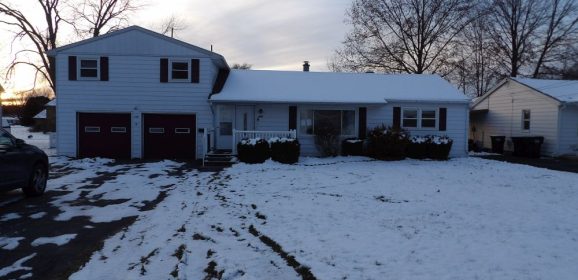 677 Cohassett Dr Hermitage, PA 16148